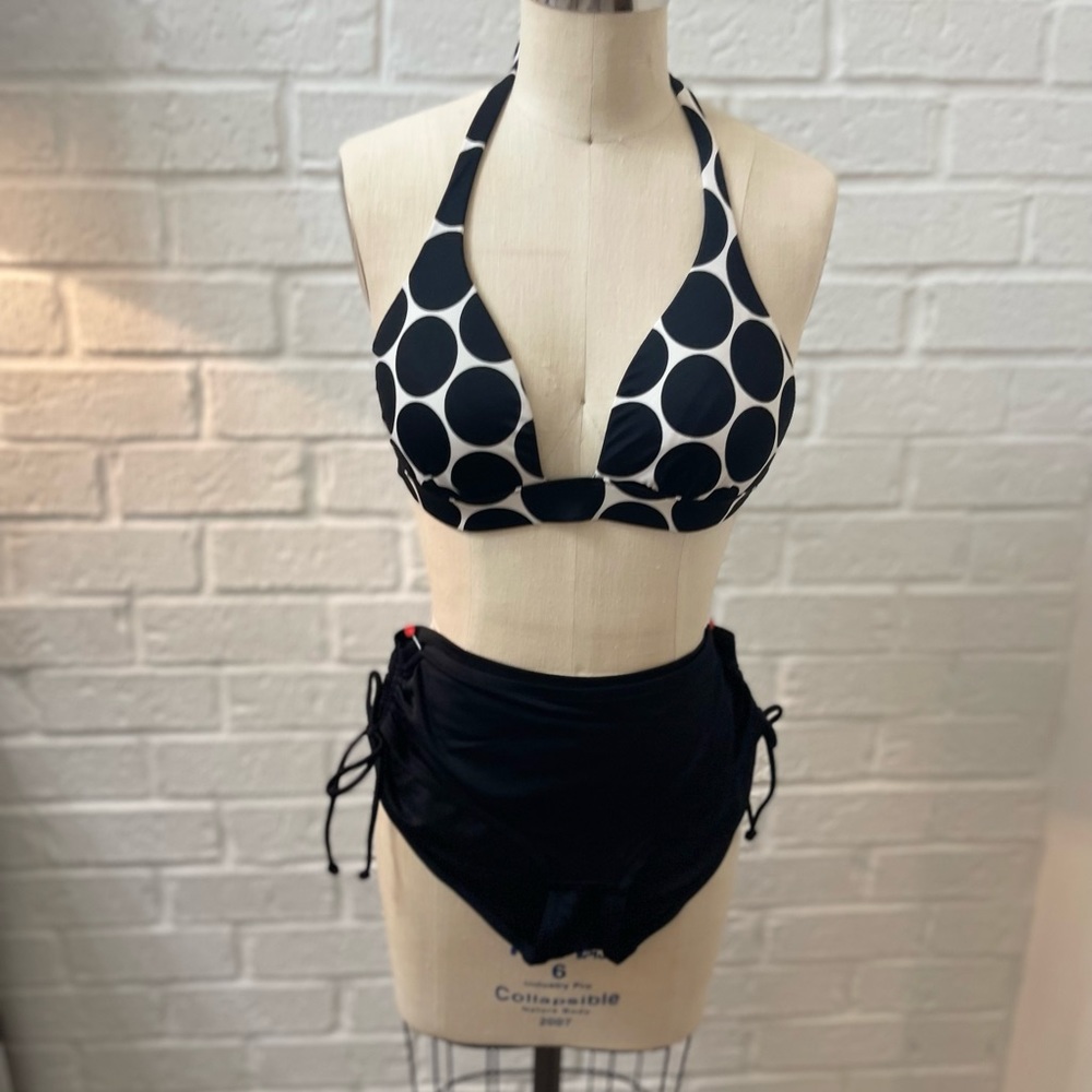 Victoria’s Secret black & white polka dot swimsuit - size M w/boy shorts bottoms